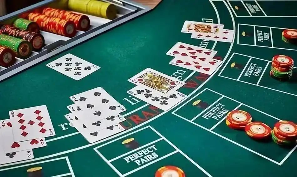 Interface Domino QQ di aplikasi mobile bengawan 88 menampilkan kartu domino dan kontrol taruhan